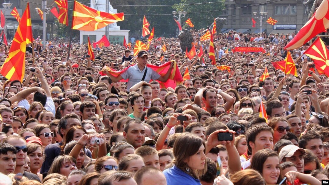 Секое чудо за три дена - политиката ја растури еуфоријата и обеднетоста меѓу народот по кошаркарските успеси 