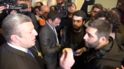 პრემიერი სტუდენტებს ელაპარაკება