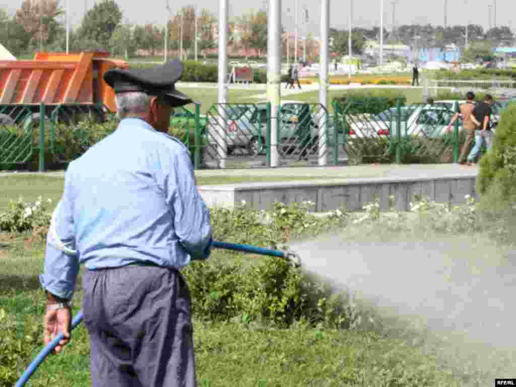 اما میدان آزادی می‌ماند