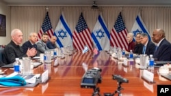 Takimi në Pentagon mes sekretarit amerikan të Mbrojtjes, Lloyd Austin, dhe ministrit izraelit të Mbrojtjes, Yoav Gallant, më 26 mars 2024. 