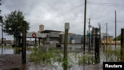 Najveću štetu napravio je vjetar, koji je puhao 240 kilometara na sat. 