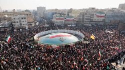 Pe 12 inuarie, iranieni participă la un miting pro-guvernamental la Teheran, Fotografie furnizată de Stringer/WANA (Agenția de știri din Asia de Vest) via REUTERS 