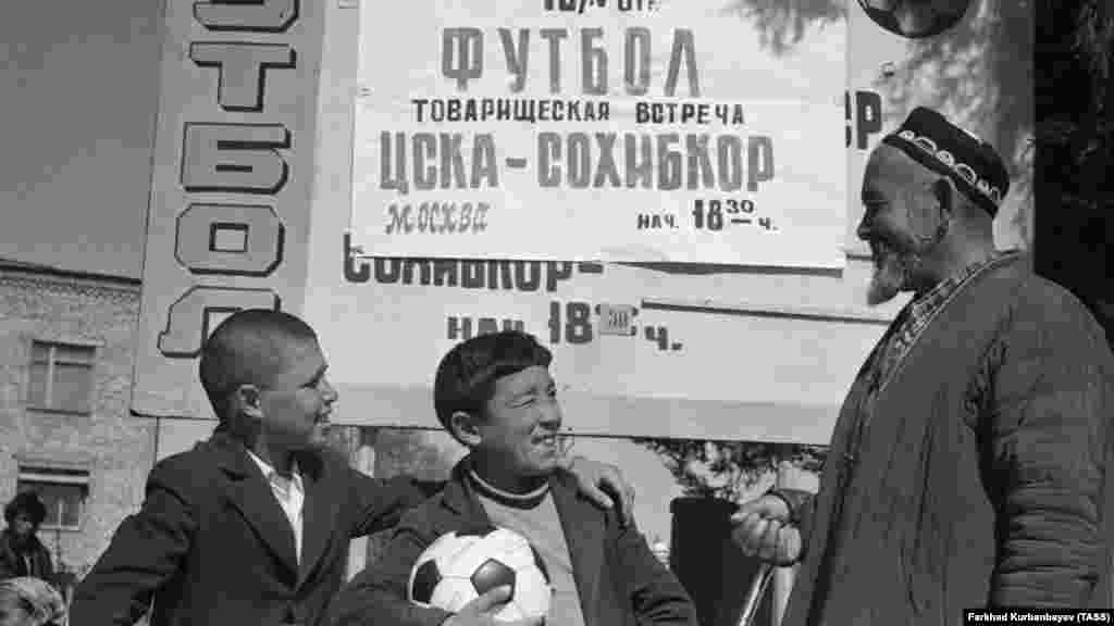 Locals in Khalkabad in front of a banner promoting a match between their town’s football team and Moscow’s CSKA in 1981.Football was easy to pick up for many young Uzbeks already familiar with the centuries-old Uzbek game called Qarabtep, in which a weighted clump of animal hide is kept in the air with kicks.