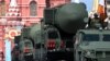 Руски интерконтинентални балистички ракетни системи Јарс-24 на парада по повод Денот на победата на Црвениот плоштад во Москва на 7 мај 2021 година