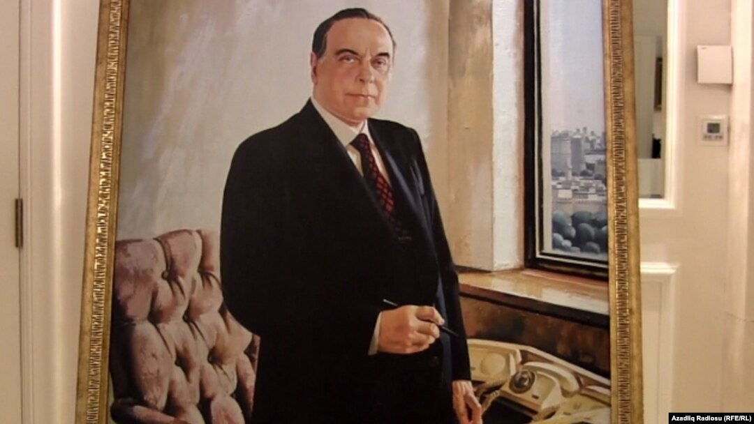 Heydər Əliyevin portreti (Rəssam Tahir Salahov)