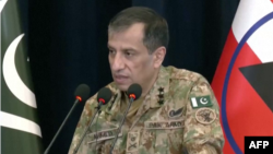 د پاکستان پوځ وياند جنرال احمد شريف چودري په راولپېنډۍ کې خبري غونډې ته وينا کوي ـ انځور له ارشيفه