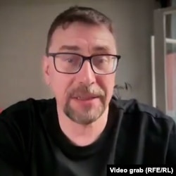 Клімарьов наполягає, що, незважаючи на тиск з боку Кремля, він не є жертвою. «Я не сиджу у в’язниці. Я можу заробляти на життя»