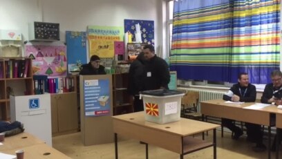Скопје: Граѓани гласат без проблеми