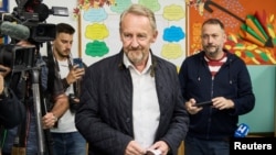 Bakir Izetbegović na biračkom mjestu u Sarajevu, 4. 10. 2026.