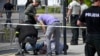 Poliția a arestat un bărbat după ce premierul slovac Robert Fico a fost împușcat și rănit în orașul Handlova.