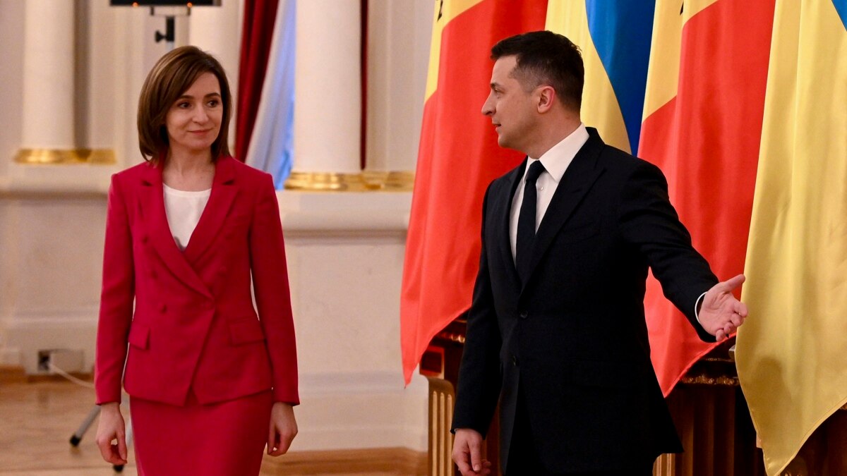 Святкові заходи у Молдові ненадовго відклали через затримки літаків президентів України та Румунії - Vimarsana News