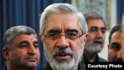 Three advisers to opposition leader Musavi have reportedly been arrested