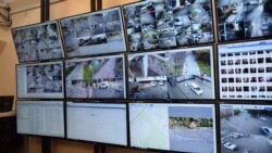 Экраны системы видеонаблюдения с распознаванием лиц, установленные в Ялте в рамках российского проекта «Умный город»