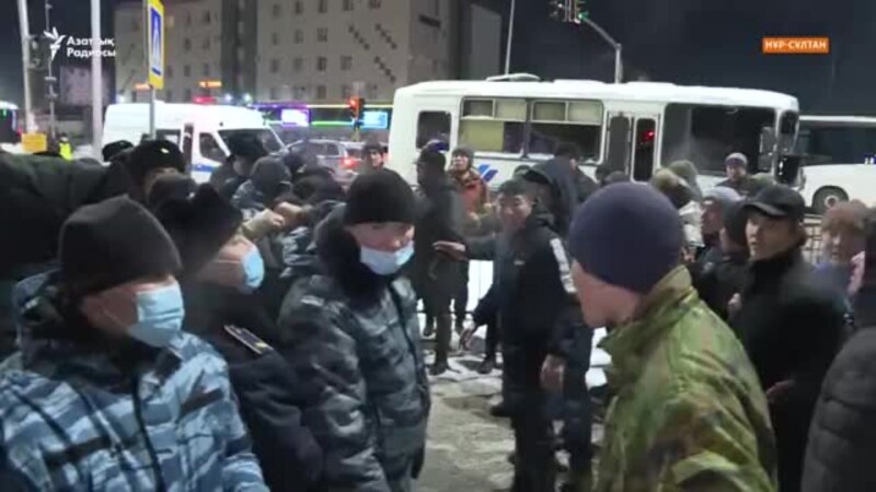 Астанада полиция наразыларды аяусыздықпен жаппай ұстап әкетті