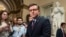 Președintele Camerei Reprezentanților, Mike Johnson, se adresează presei după votul de miercuri.