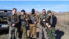 Bondo Dorovskih, primul din dreapta. cu un grup de separatiști ruși la Alcevsk.