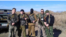Bondo Dorovskih, primul din dreapta. cu un grup de separatiști ruși la Alcevsk.