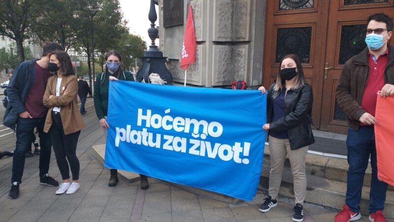 Protest za višu minimalnu zaradu ispred Vlade Srbije