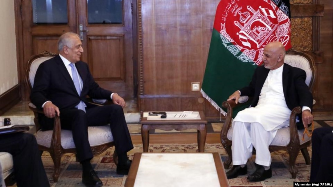 Afghan President Mohammad Ashraf Ghani (right) with Zalmay Khalilzad, the U.S. special representative for Afghan reconciliation (file photo)