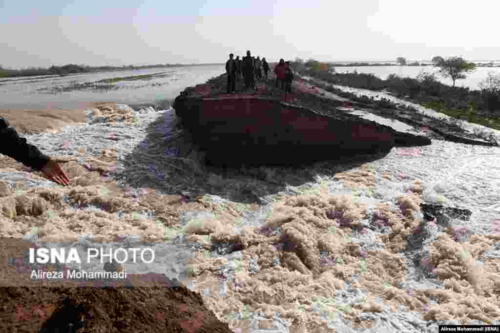 خوزستان؛ دست&zwnj;کم دو کودک در پی سقوط به اروندرود جان خود را از دست دادند.