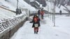 На Київщину та столицю насуваються сильні снігопади, тому жителів області закликають не виїжджати без нагальної потреби та подбати про літніх людей
