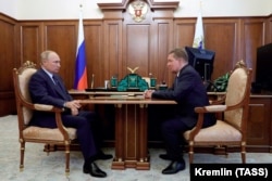 Владимир Путин и шеф "Газпрома" Алексей Миллер. Эти люди знают, как подчинять СМИ государственному влиянию