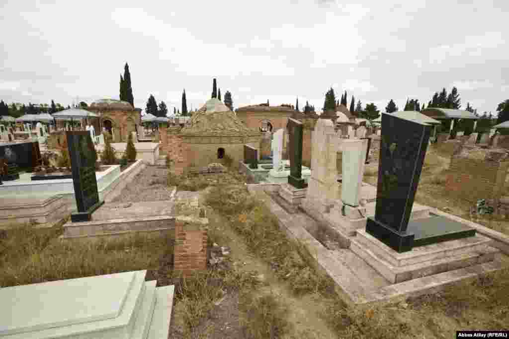 Ozanlar məzarlığı.