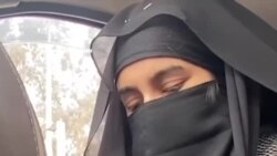 Таксистка во Пакистан ги урива предрасудите