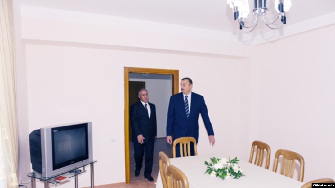 Əlillər üçün mebelli mənzillərdən biri prezidentə təqdim edilir