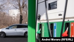 Pe fondul crizei din Orientul Mijlociu, prețurile la benzină și motorină au crescut rapid în ultimele zile. Motorina s-a scumpit cel mai mult, atingând cel mai ridicat nivel din ultimii aproape doi ani.