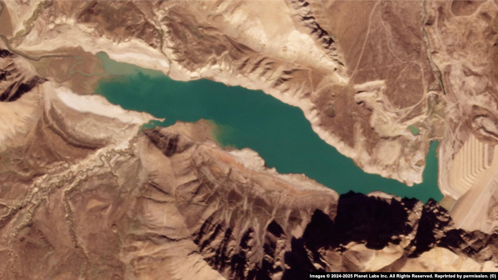 Lar Dam: Situated northeast of Tehran in the Alborz Mountains, Lar Dam is a key reservoir supplying drinking water to the capital and supporting regional agriculture.