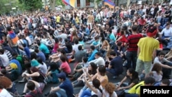 Armenia - Armenians demonstrate on Yerevan's Marshal Bagramian Avenue against a controversial electricity price hike, 26Jun2015.