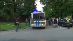 Россия: Pussy Riot задержали после отбывания наказания за акцию на ЧМ (видео)