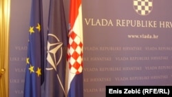 Zastave Europske unije, NATO i Hrvatske u zgradi Vlade Republike Hrvatske u Zagrebu