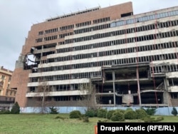 Ndërtesa e Shtabit të Përgjithshëm ishte e mbuluar me reklama të Ushtrisë së Serbisë për vite me radhë, por ato u hoqën me iniciativën e presidentit serb, Aleksandar Vuçiq.