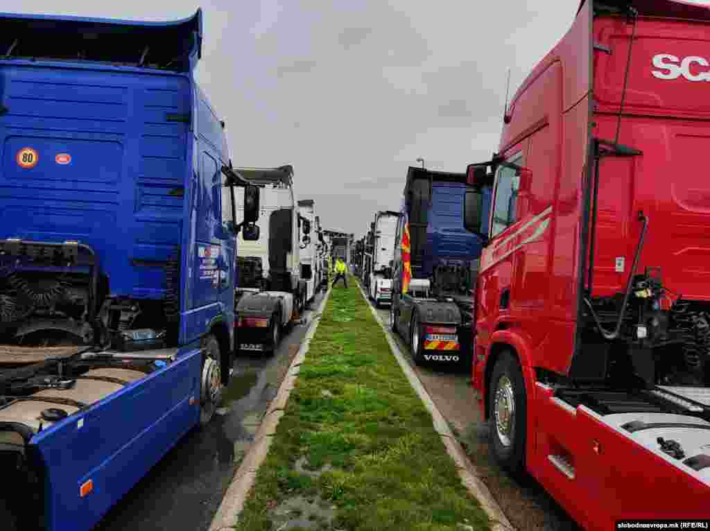 Откако почна да функционира електронскиот систем на ЕУ, ригорозно се следи престојот во Шенген-зоната. Компјутерот со биометриски податоци точно ги сумира сите денови - од време на тура, паузи на паркинг и чекање на граници.