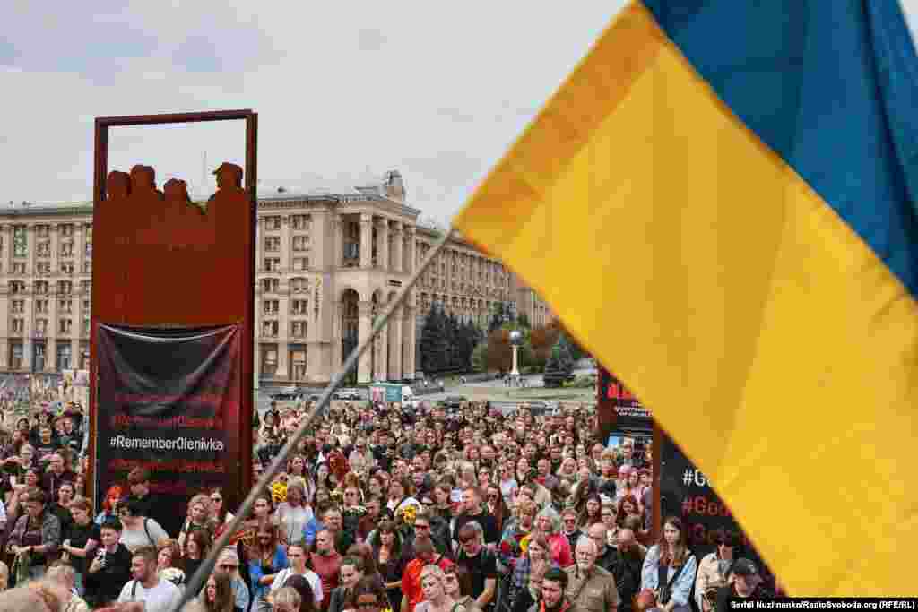 Провести Олексія Юкова в останню путь прийшли кілька сотень людей – військові, родини загиблих і безвісти зниклих військовослужбовців, друзі, колеги та кияни. Київ, 8 серпня 2026 року
