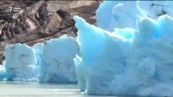 Гигантский айсберг откололся от ледника в Чили