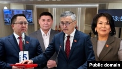 Ташиевнинг лавозимдан четлатилиши ортидан мандатини топширган парламент депутатлари (коллаж).