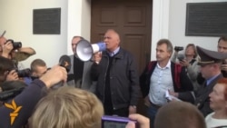 Freed Political Prisoner Calls For Boycott Of Belarusian Vote