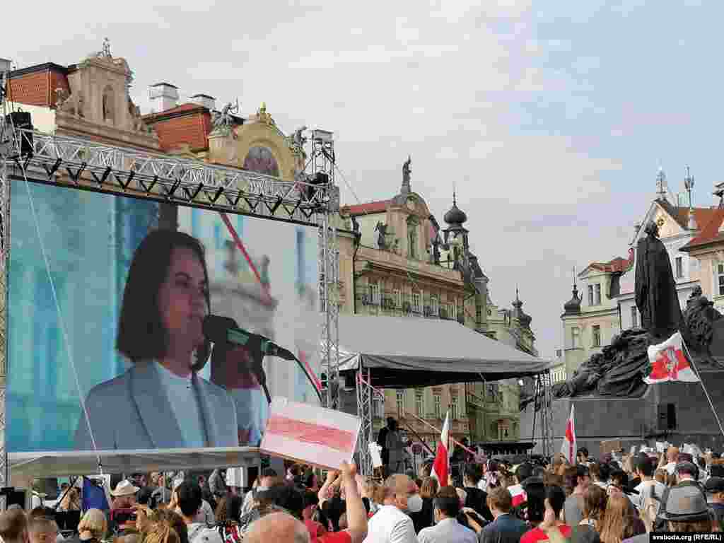 Со сцены к участникам акции обратилась лидер белорусской оппозиции Светлана Тихановская&nbsp;