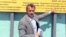 Анатоль Лябедзька ў Нясьвіжы каля зацягнутай звыш тэрмінаў будоўлі радзільні