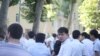 Талабалардан ҳам мактаб ўқувчилари каби айни оқ-қора форма талаб қилинмоқда.