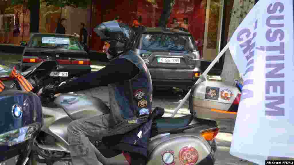 Marș al &bdquo;tăcerii&rdquo; în zgomot de motociclete BMW...