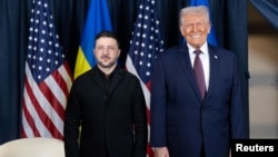 Fotografi nga takimi mes presidentit amerikan, Donald Trump, dhe atij ukrainas, Volodymyr Zelensky, në Davos të Zvicrës më 22 janar 2026. 