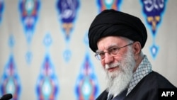 Про смерть верховного лідера Ірану Алі Хаменеї заявили Ізраїль та США, але на вечір 28 лютого із Тегерану підтвердження не було