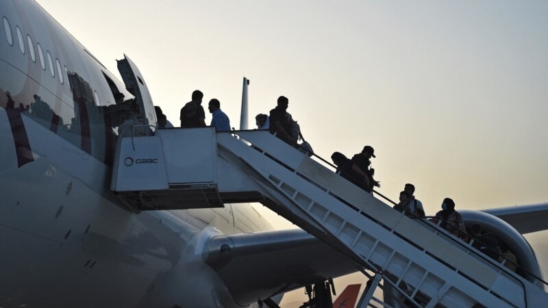 Franca evakuon afër 330 persona nga Afganistani