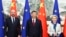 Hszi Csin-ping kínai elnök Ursula von der Leyennel, az Európai Bizottság és Charles Michellel, az Európai Tanács elnökével Pekingben 2023. december 7-én. Az egyik napirendi pont akkor is a kereskedelem volt