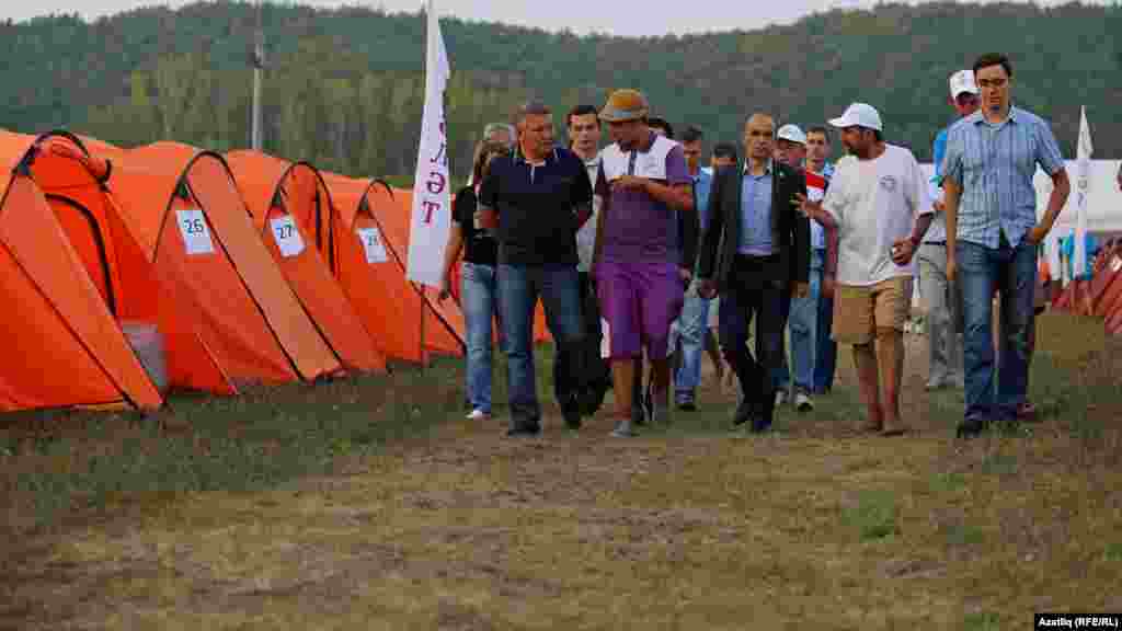 14 август кичендә &quot;Сәләт&quot; форумының рәсми ачылышына республиканың мәгариф һәм яшьләр эшләре министрлары Энгель Фаттахов белән Рафис Борһанов килде