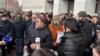 Zeci de actori au protestat în fața Teatrului Național din București
